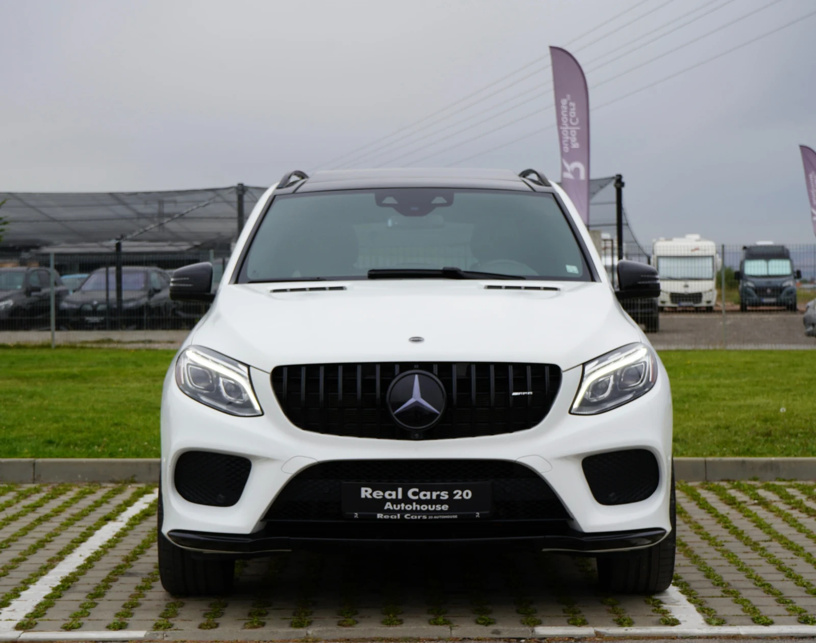 Mercedes-Benz GLE 43 AMG * PANO* DISTR* H&K* 360CAM* KEYLESS* CARBON, снимка 2 - Автомобили и джипове - 55908742