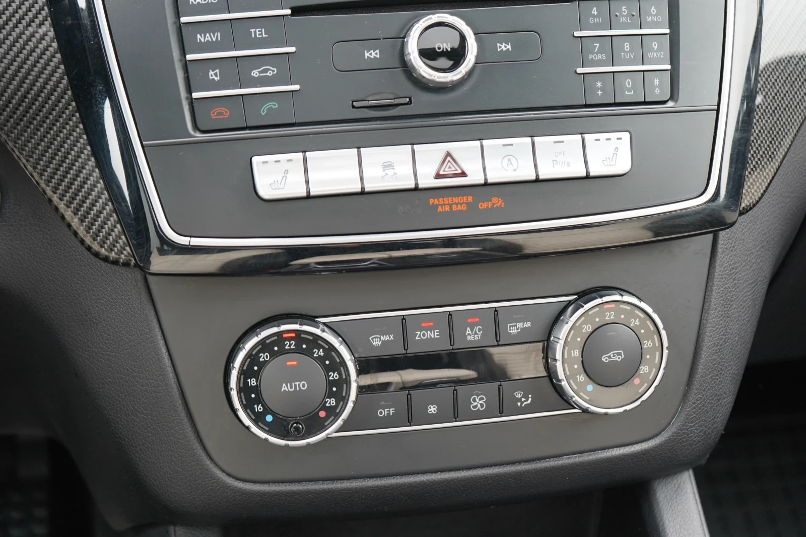 Mercedes-Benz GLE 43 AMG * PANO* DISTR* H&K* 360CAM* KEYLESS* CARBON, снимка 13 - Автомобили и джипове - 55908742
