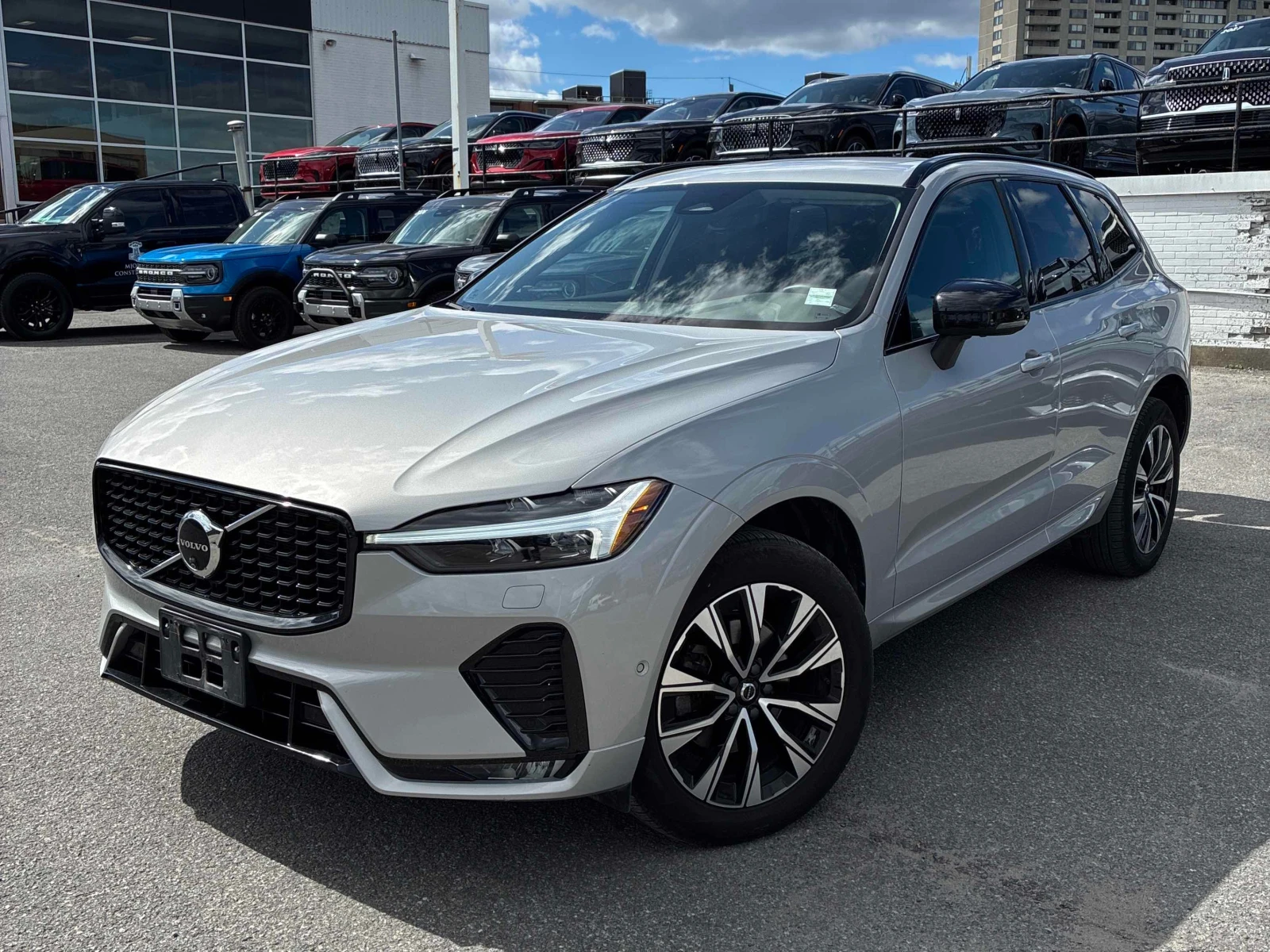 Volvo XC60 * Plus Dark Theme * CARFAX * 