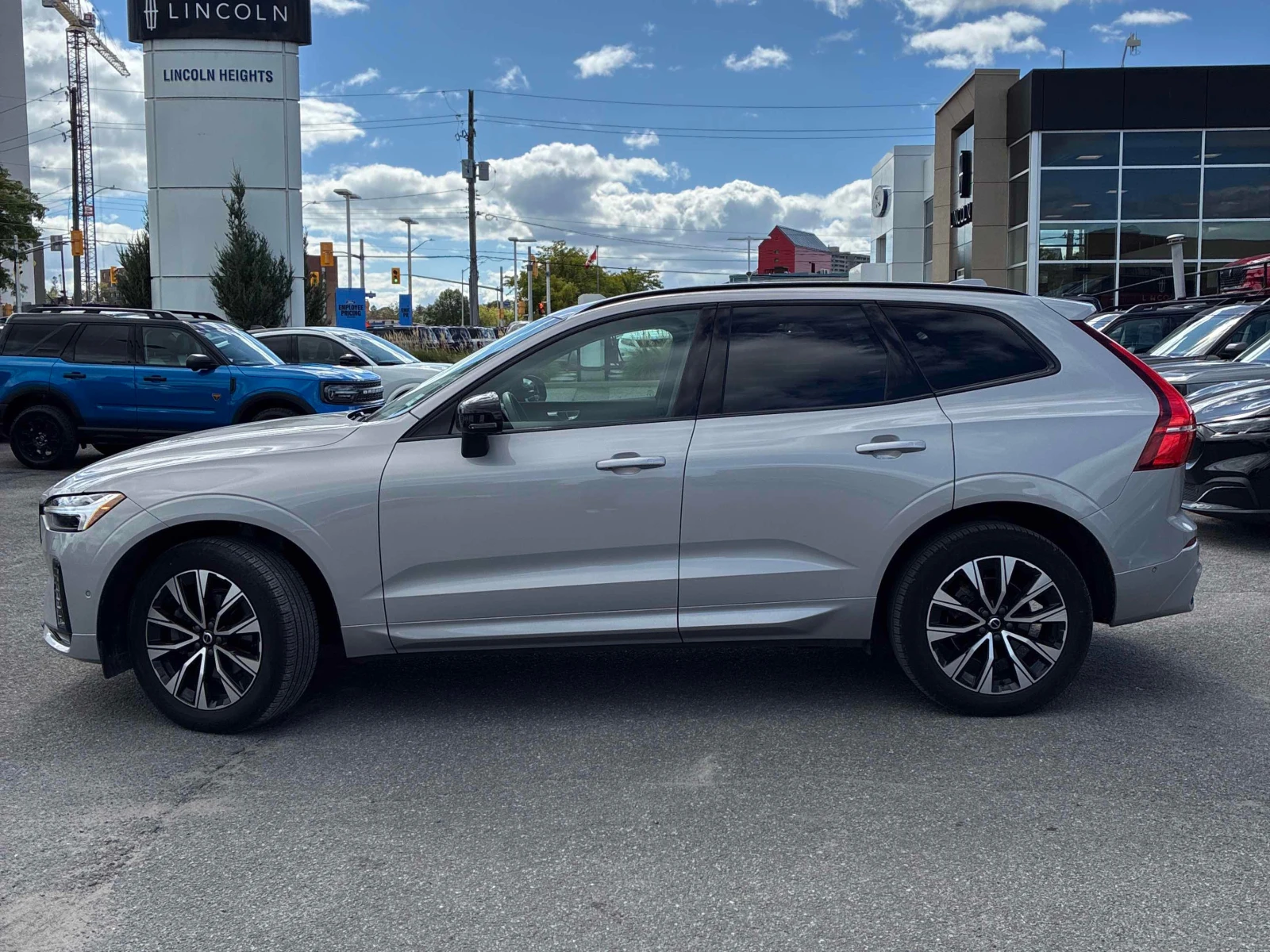 Volvo XC60 * Plus Dark Theme * CARFAX * , снимка 2 - Автомобили и джипове - 56112772