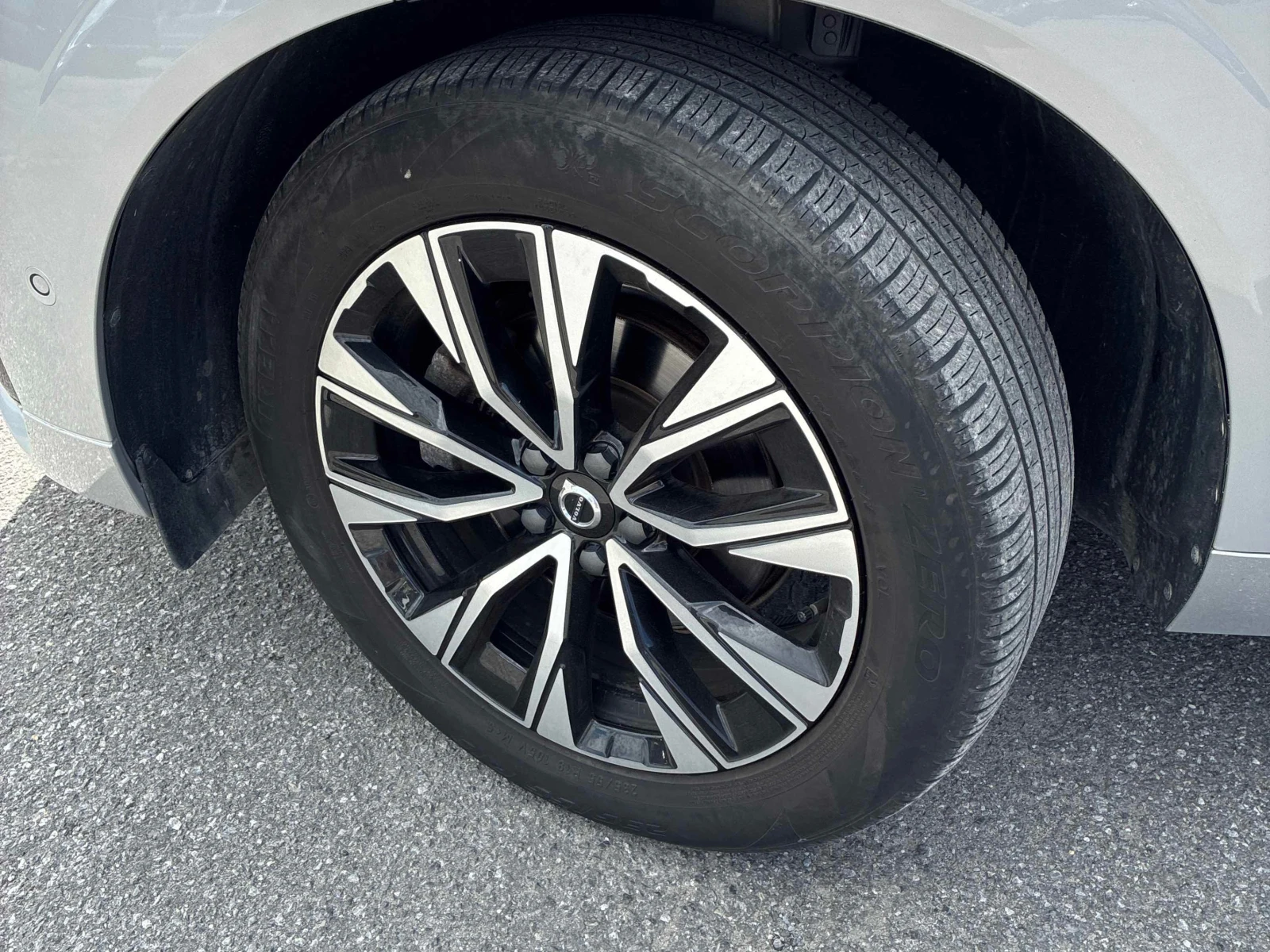Volvo XC60 * Plus Dark Theme * CARFAX * , снимка 7 - Автомобили и джипове - 56112772