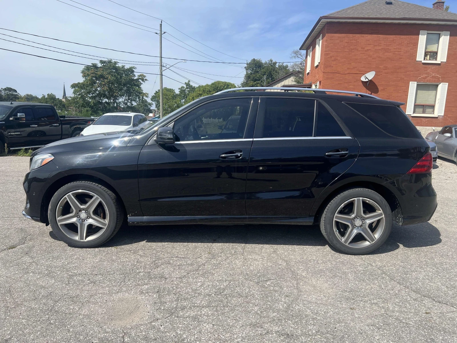 Mercedes-Benz GLE 350 Amg-pack* Dis* 360* Pano* H&K* Подгрев* 2ключа* , снимка 3 - Автомобили и джипове - 56248843