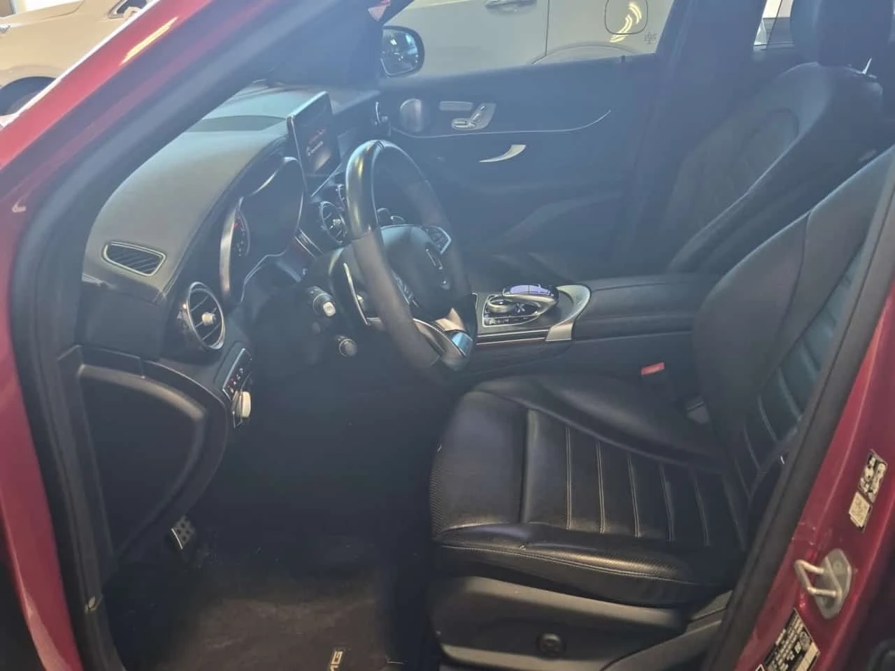 Mercedes-Benz GLC 43 AMG * DISTRONIC * LANE ASSIST * ПОДГРЕВ * ОБДУХВАНЕ * , снимка 8 - Автомобили и джипове - 56253181