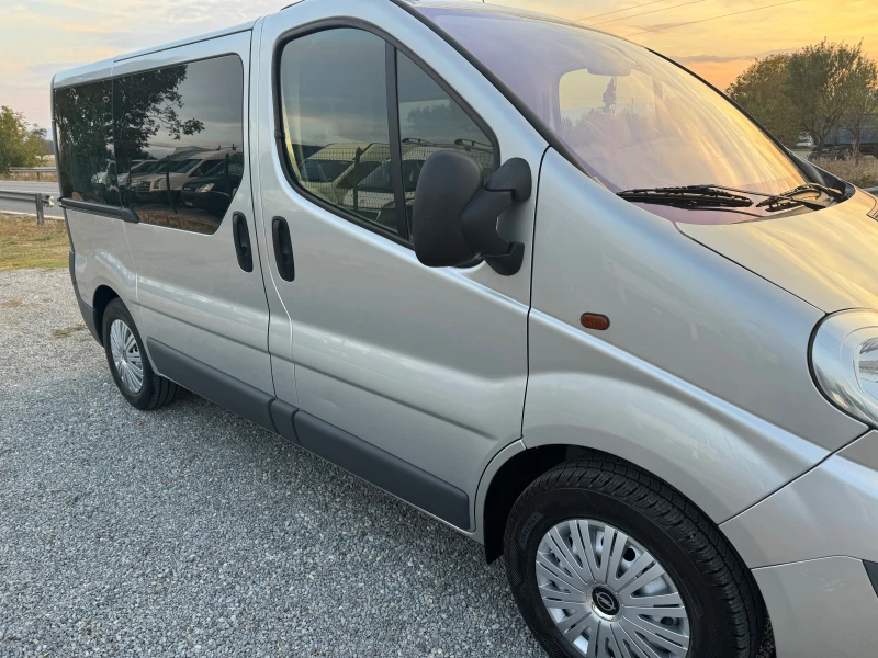 Opel Vivaro 2.5DTI* Клима* 9места* Оригинал* Германия, снимка 10 - Бусове и автобуси - 47707403