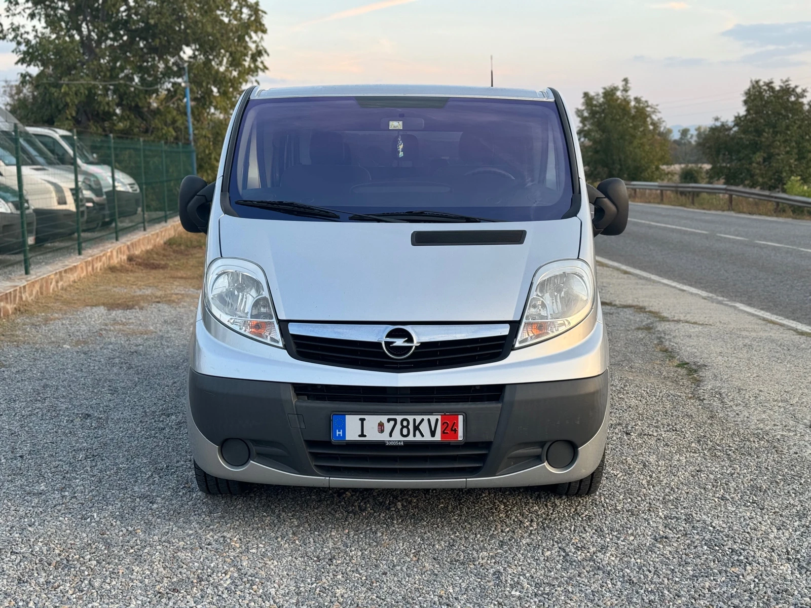 Opel Vivaro 2.5DTI* Клима* 9места* Оригинал* Германия - изображение 2