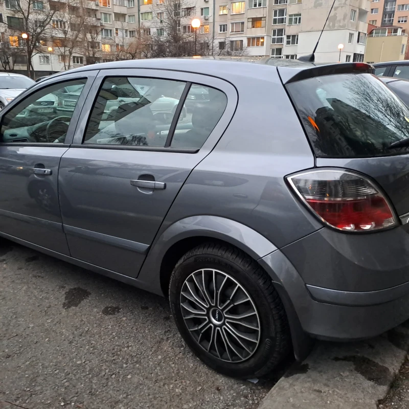 Opel Astra, снимка 15 - Автомобили и джипове - 48045616