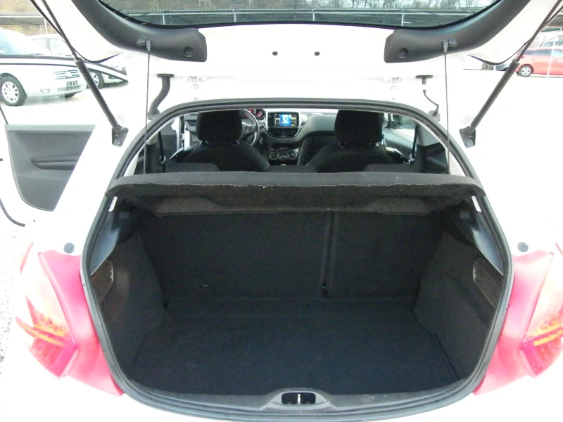Peugeot 208 1.4HDI, снимка 13 - Автомобили и джипове - 52447286