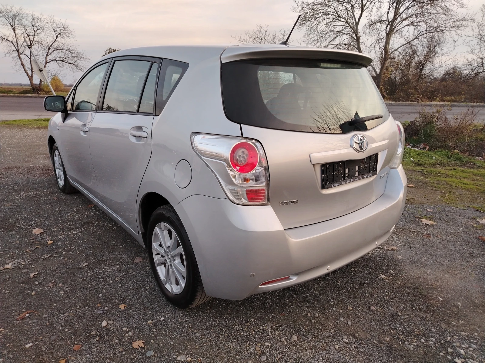 Toyota Verso 1.8-147 КС ПАНОРАМА 6СК БЕНЗИН 6+ 1 места - изображение 7