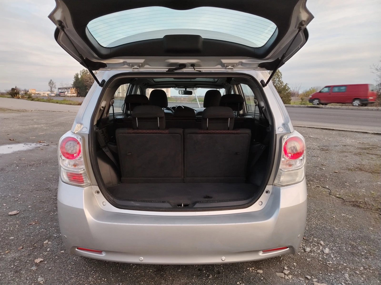 Toyota Verso 1.8-147 КС ПАНОРАМА 6СК БЕНЗИН 6+ 1 места - изображение 8