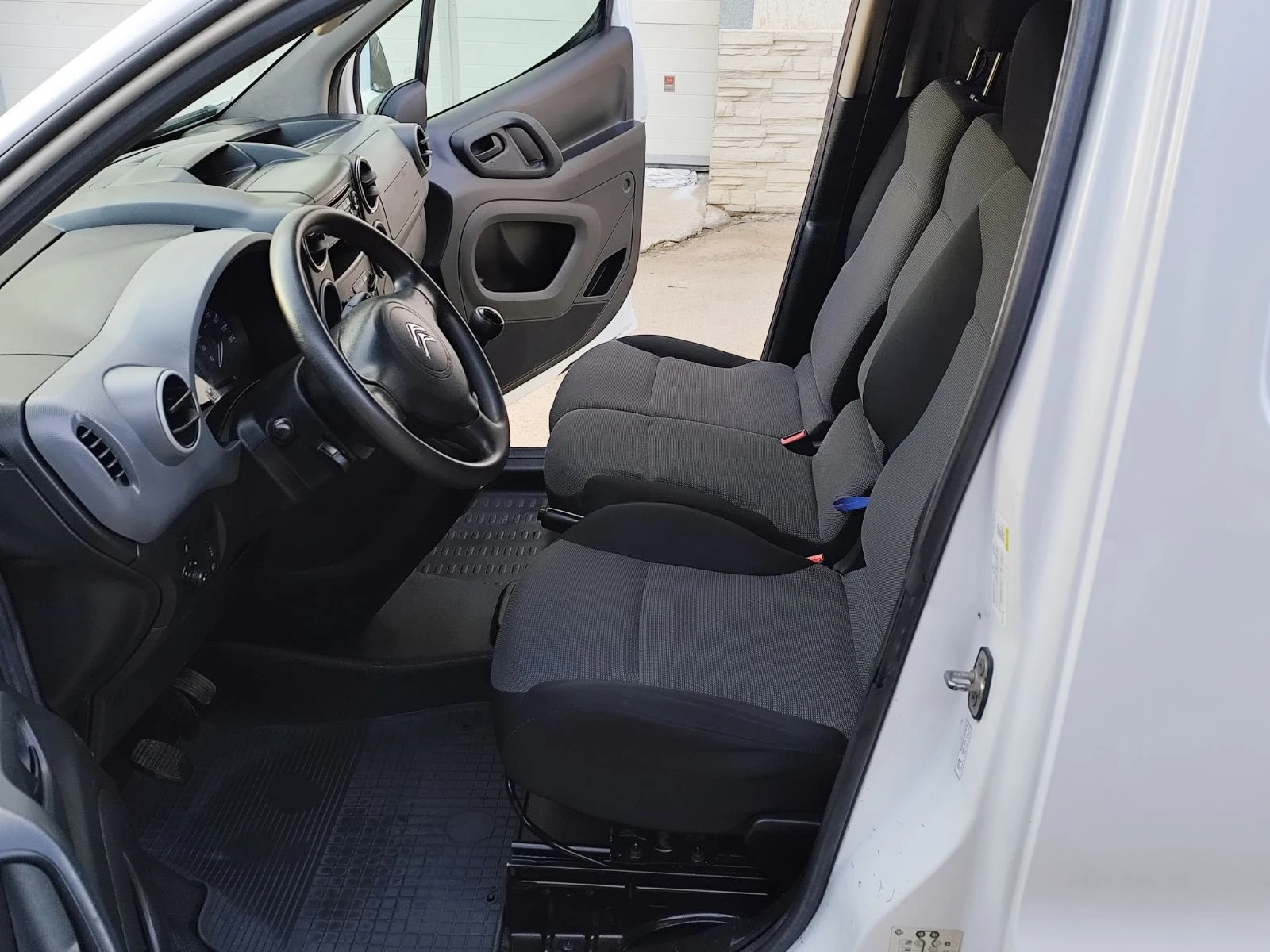 Citroen Berlingo 1.6 HDI 99к.с. 2+ 1, снимка 8 - Автомобили и джипове - 53815188