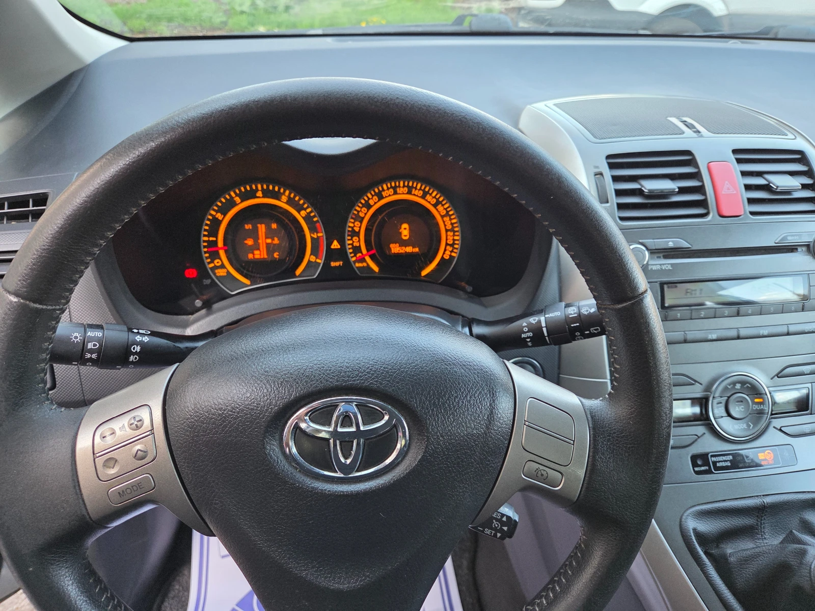 Toyota Auris 1.6 I, снимка 8 - Автомобили и джипове - 54099123