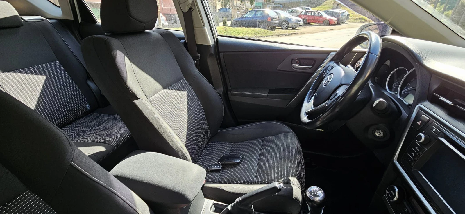 Toyota Auris 1.33, снимка 4 - Автомобили и джипове - 55239606