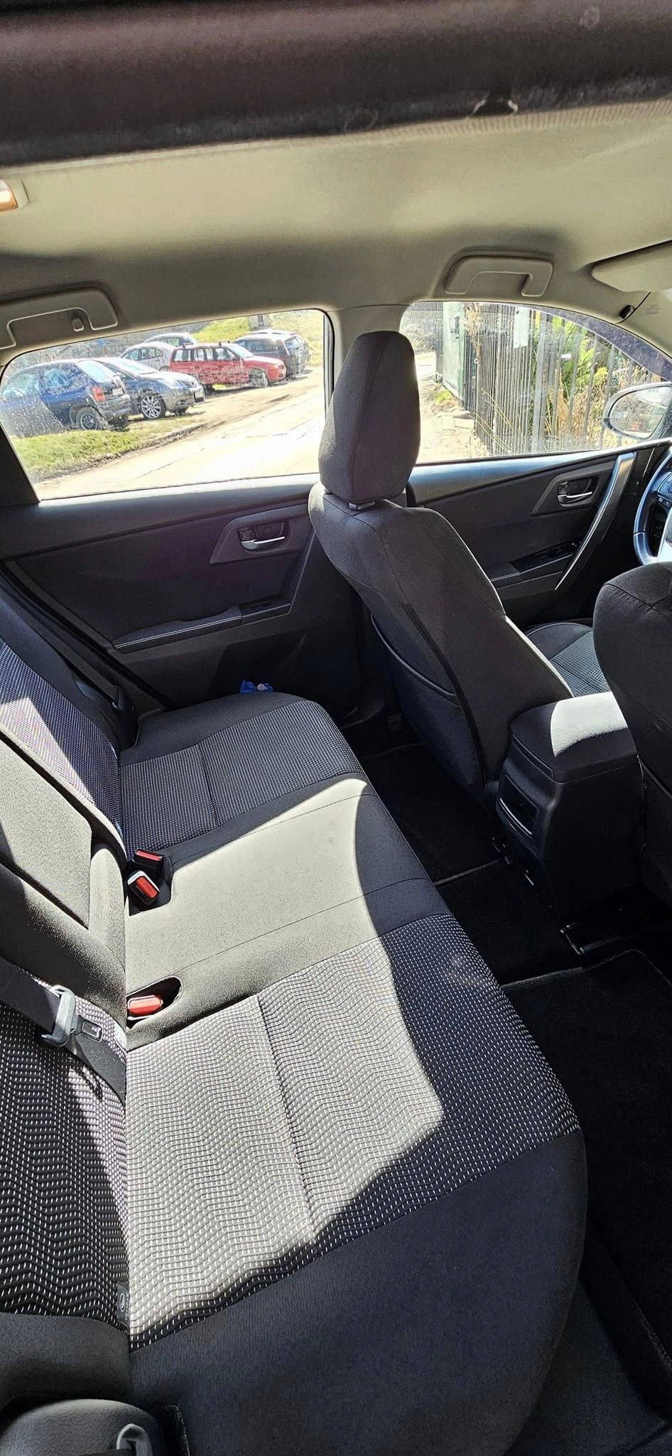 Toyota Auris 1.33, снимка 8 - Автомобили и джипове - 55239606