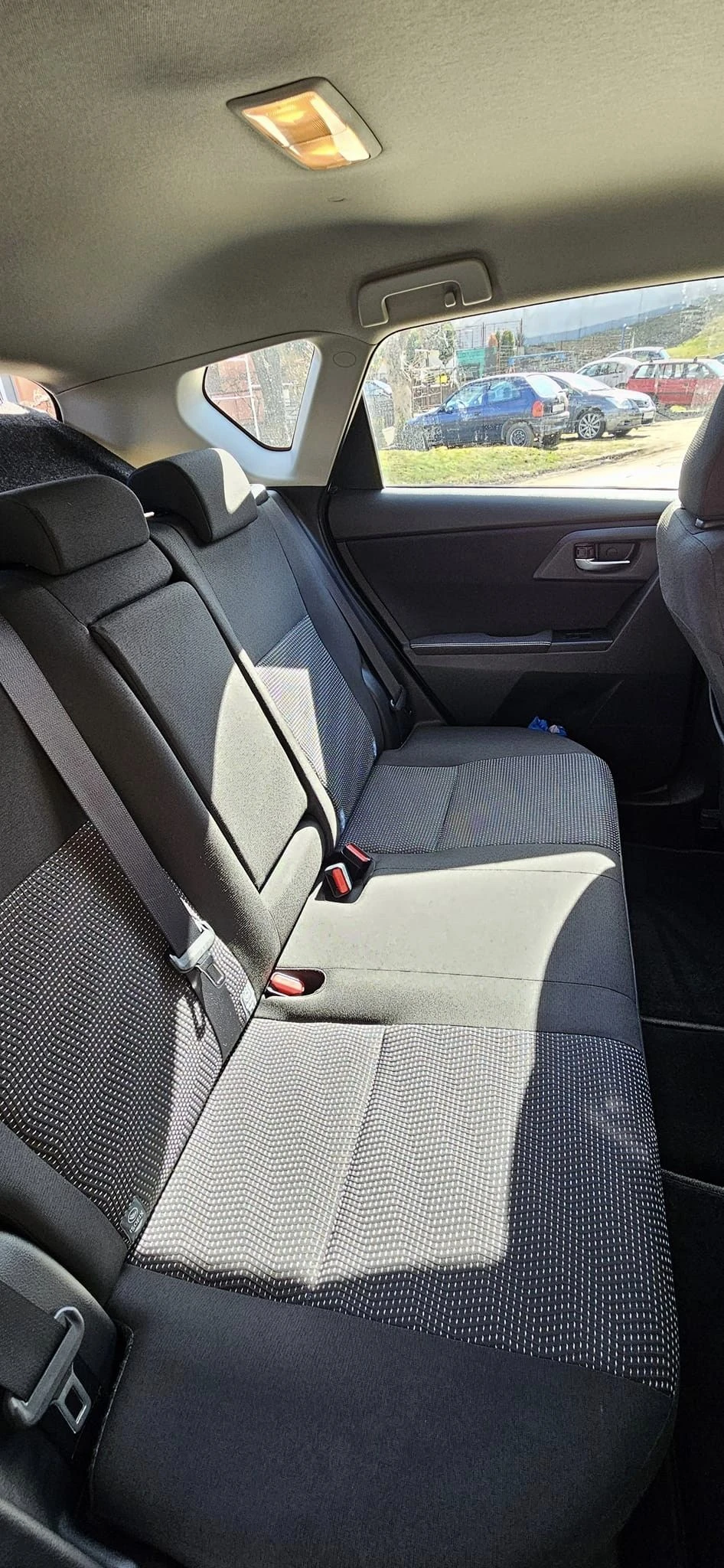 Toyota Auris 1.33, снимка 9 - Автомобили и джипове - 55239606