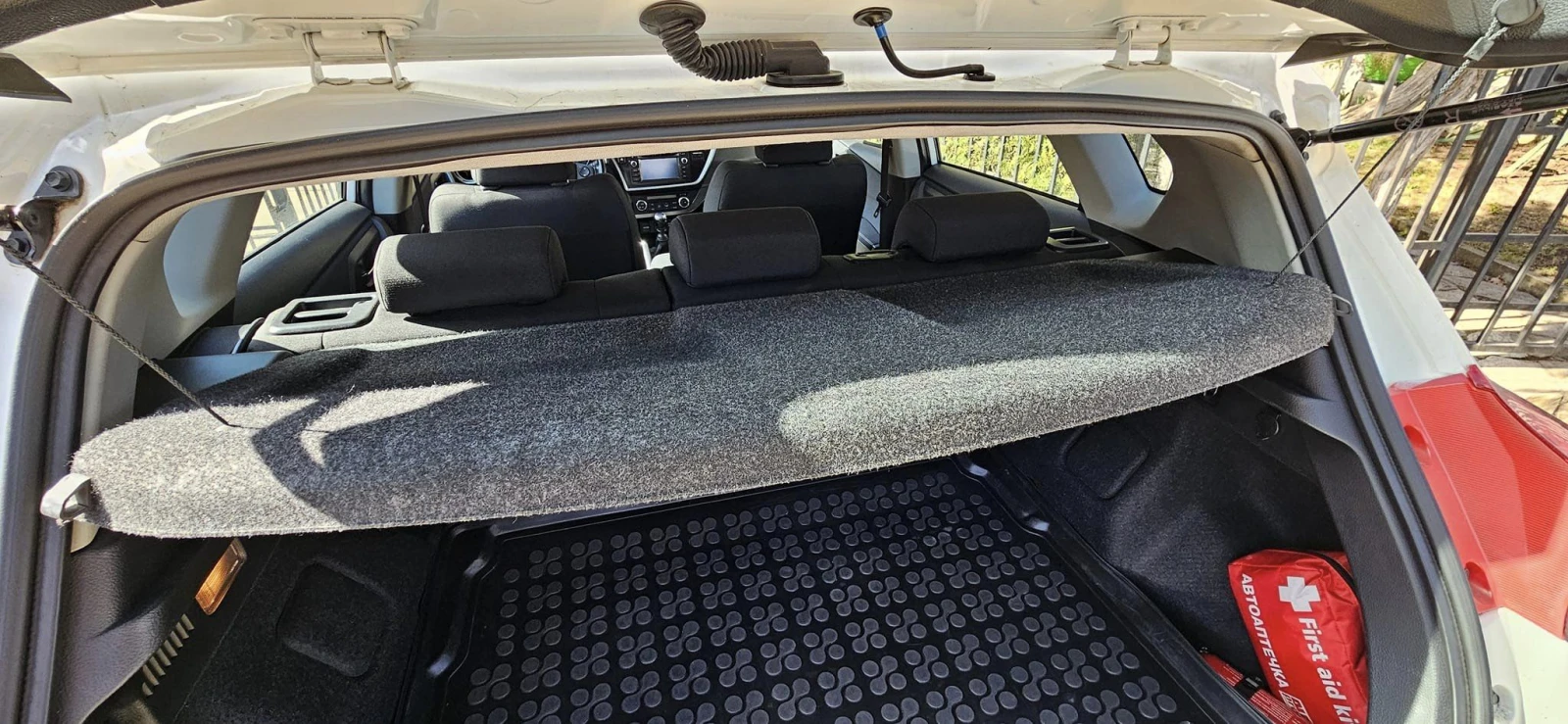 Toyota Auris 1.33, снимка 10 - Автомобили и джипове - 55239606