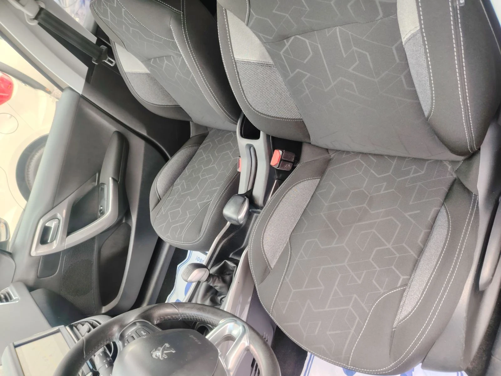 Peugeot 2008 1.6 B Hdi Style, снимка 11 - Автомобили и джипове - 54752151
