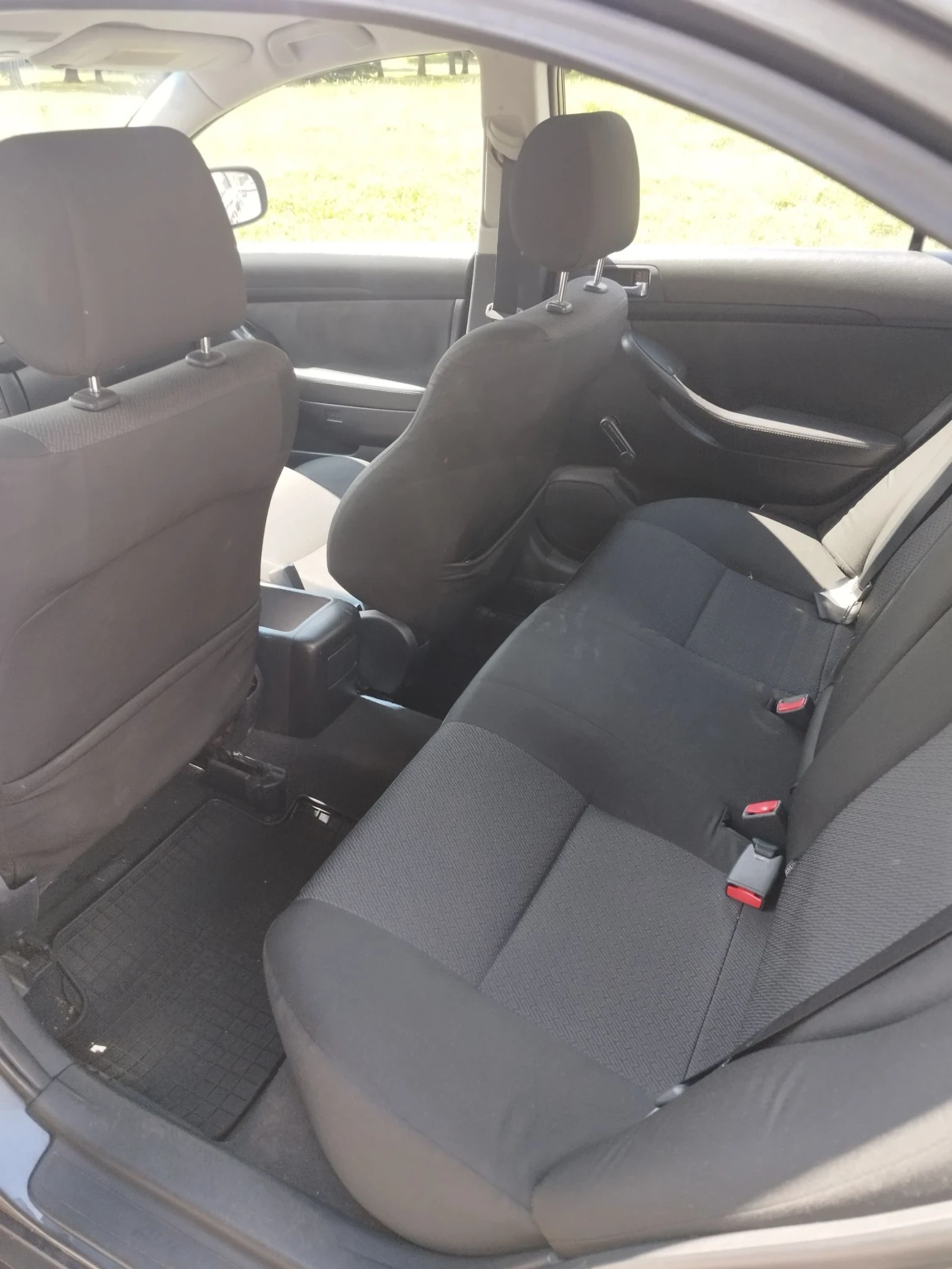 Toyota Avensis 1.6, АГУ, снимка 6 - Автомобили и джипове - 54809658