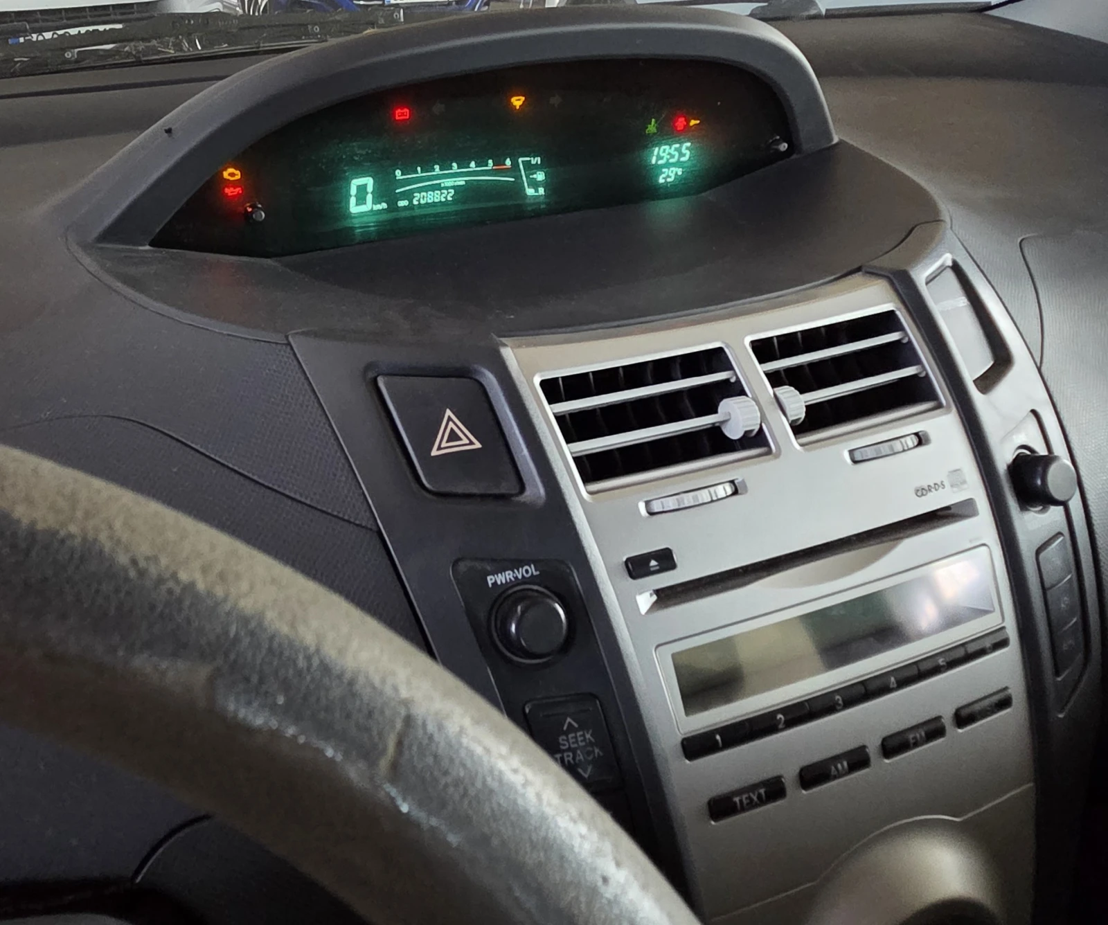 Toyota Yaris D-4D, снимка 6 - Автомобили и джипове - 55835419