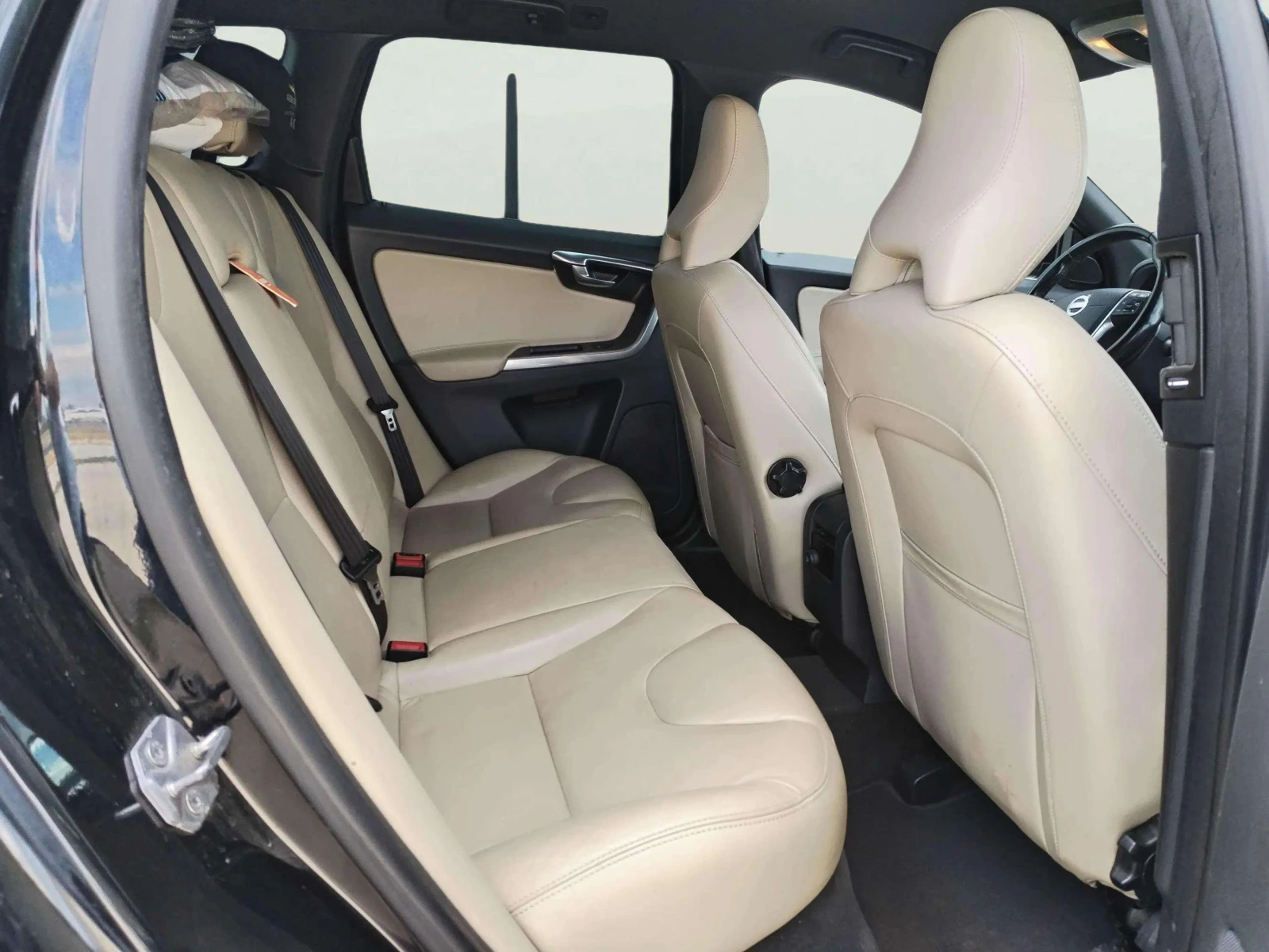 Volvo XC60 2.4 D5 - изображение 10