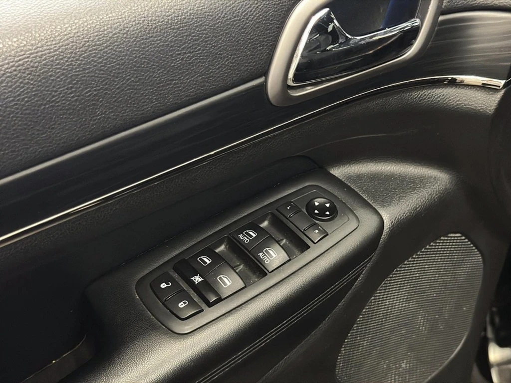 Jeep Grand cherokee LIMITED/PANO/KAMEPA/HEMI/KEYLESS - изображение 8