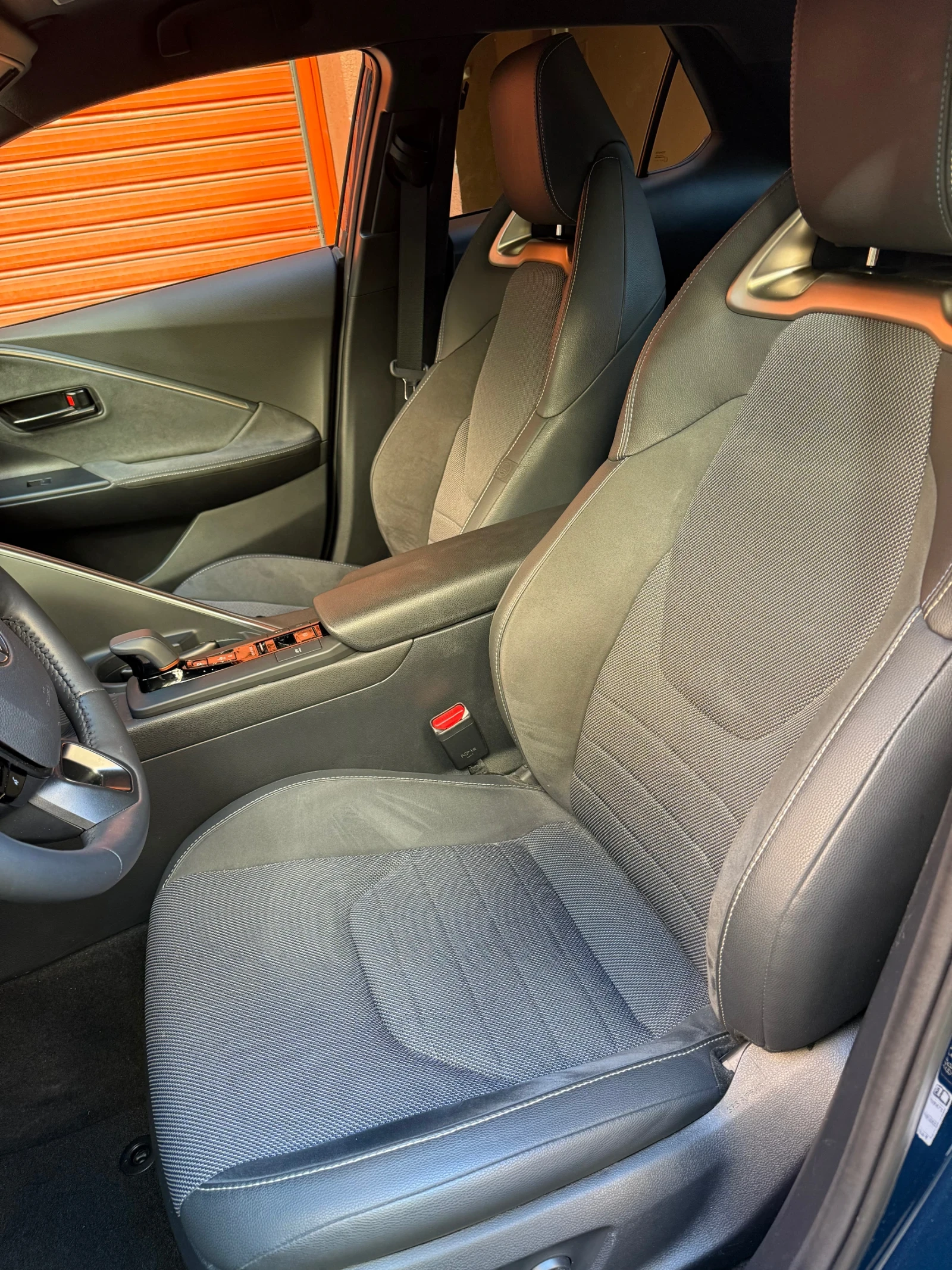 Toyota C-HR  Hybrid* Lounge* CAM* CarPlay* Full LED*   | Mobile.bg   12