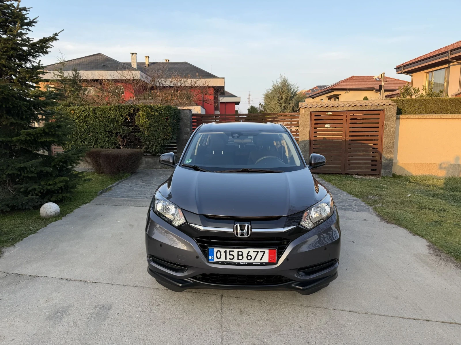Honda Hr-v 1.5 i-VTEC  Comfort, снимка 2 - Автомобили и джипове - 53779349