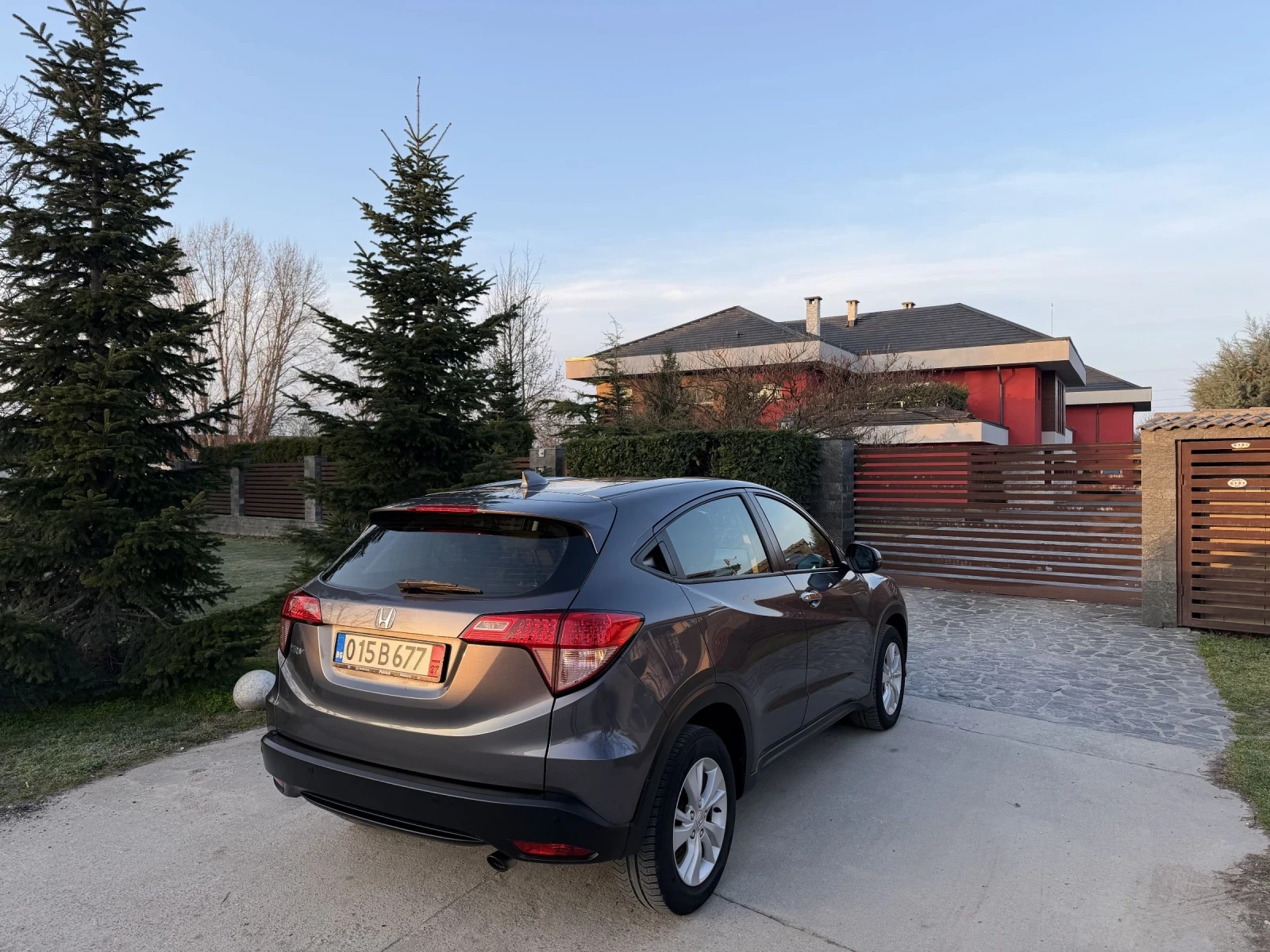 Honda Hr-v 1.5 i-VTEC  Comfort, снимка 4 - Автомобили и джипове - 53779349