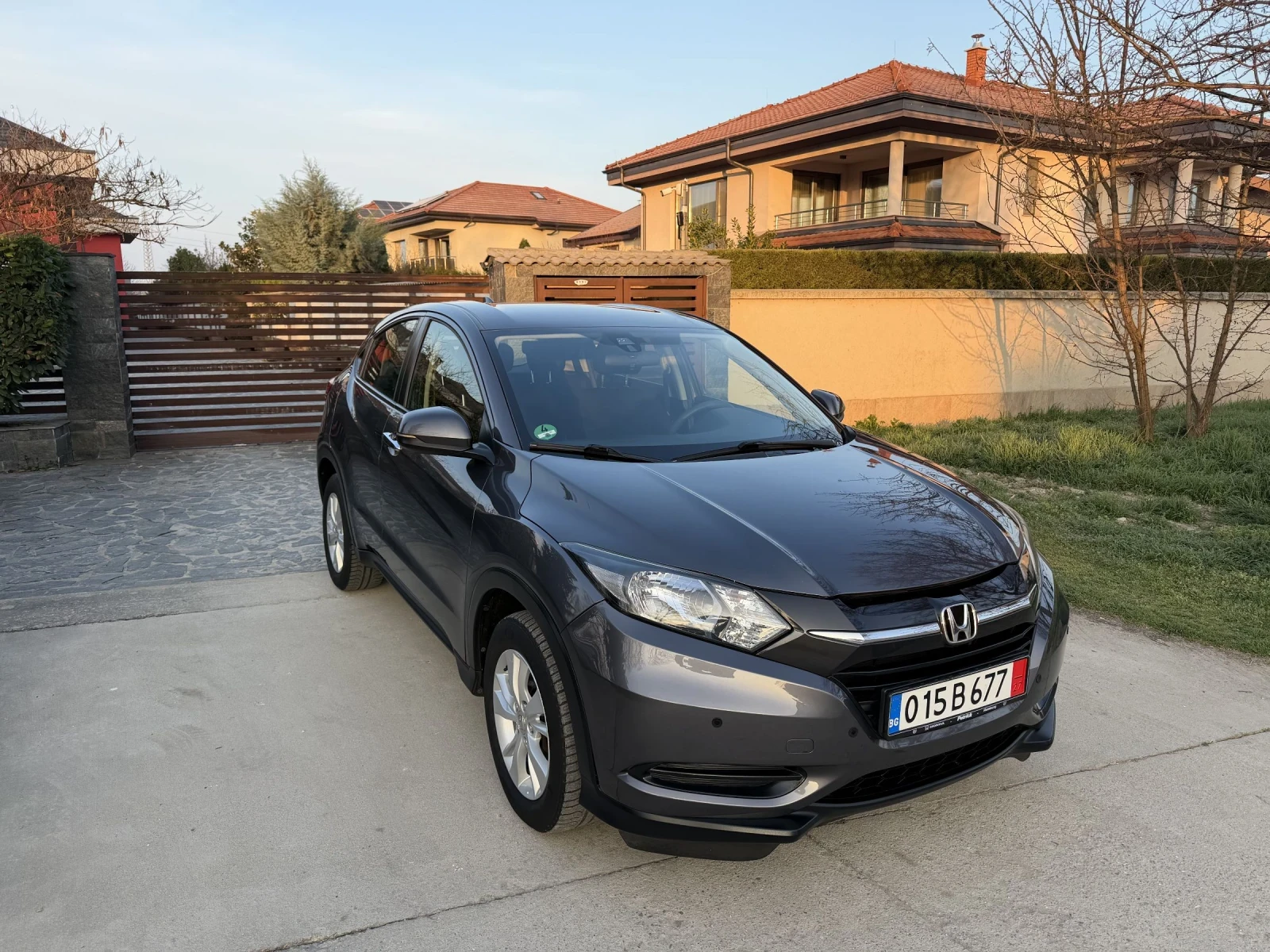 Honda Hr-v 1.5 i-VTEC  Comfort, снимка 3 - Автомобили и джипове - 53779349