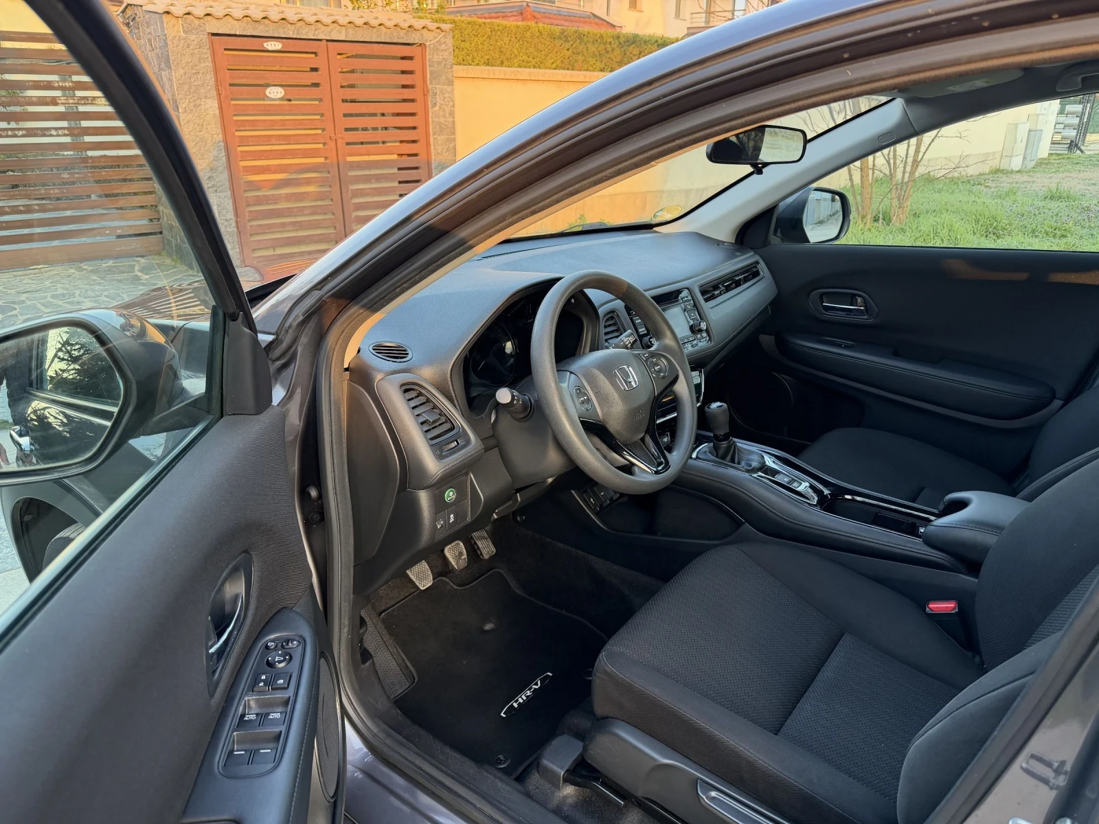 Honda Hr-v 1.5 i-VTEC  Comfort, снимка 10 - Автомобили и джипове - 53779349