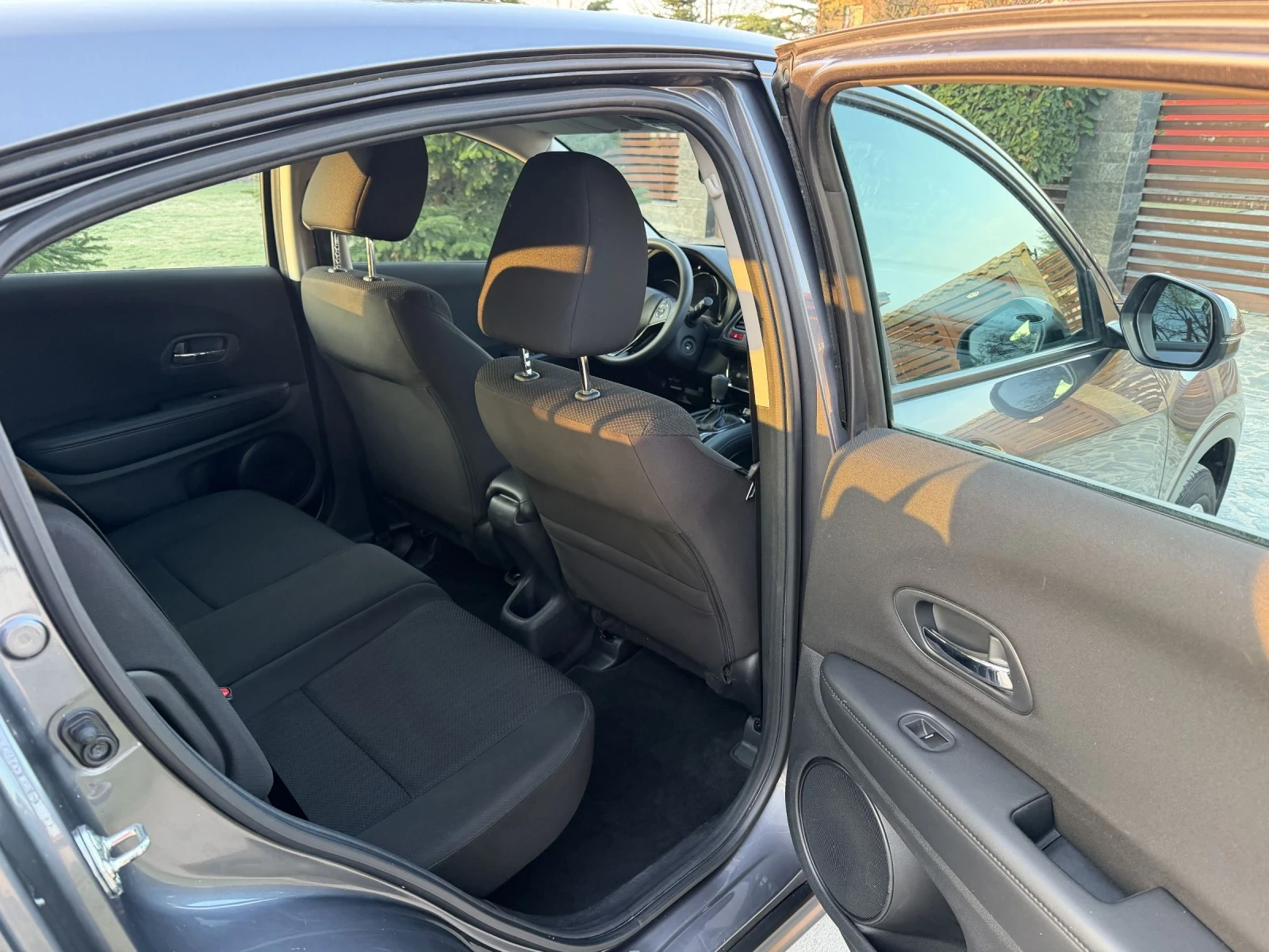 Honda Hr-v 1.5 i-VTEC  Comfort, снимка 14 - Автомобили и джипове - 53779349