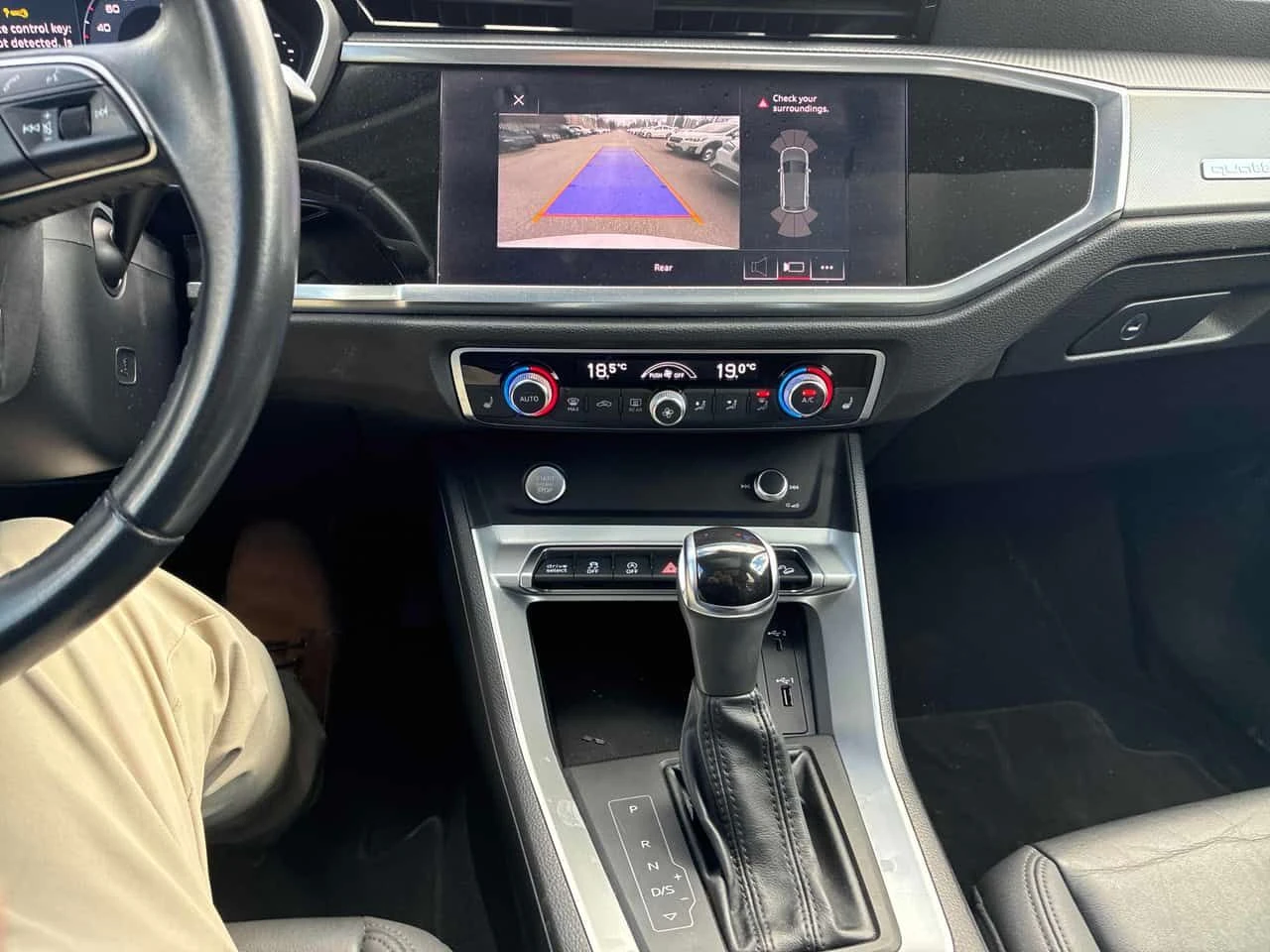 Audi Q3 * Progressiv * CARFAX * Подгрев * Гуми+ джанти * , снимка 9 - Автомобили и джипове - 54093969