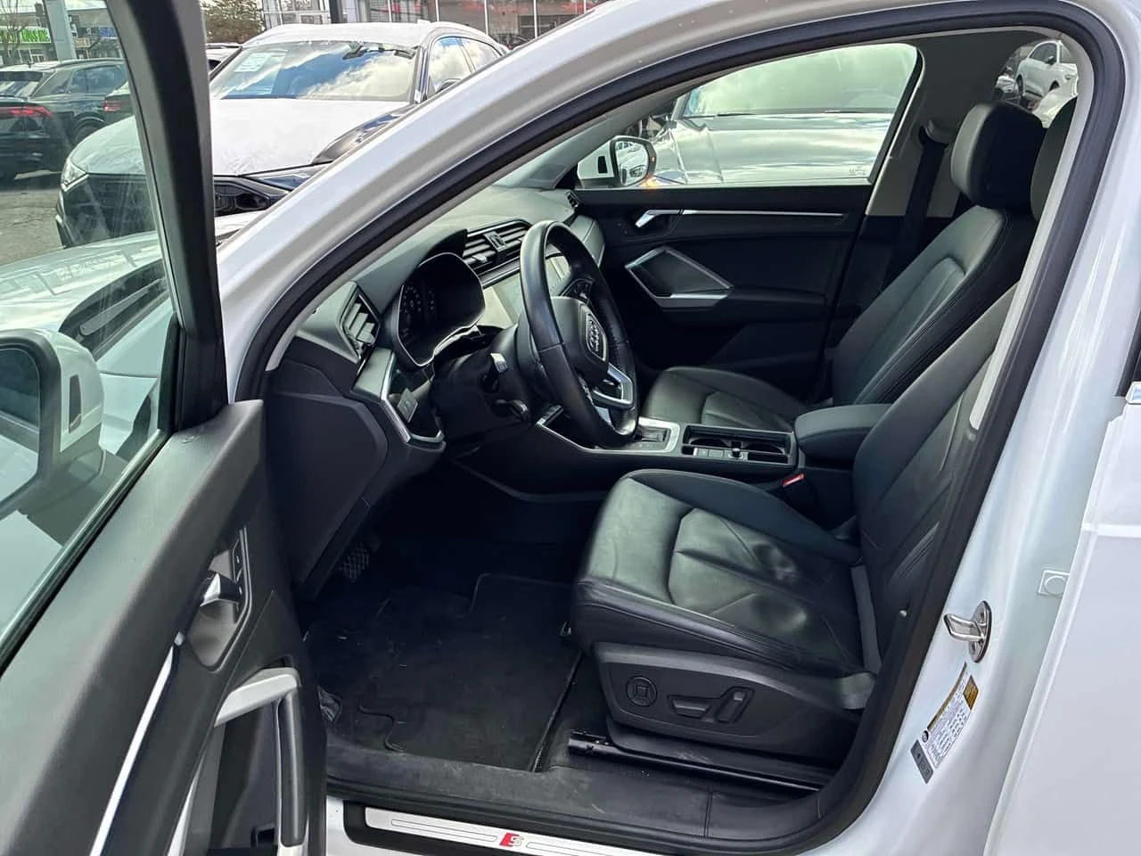 Audi Q3 * Progressiv * CARFAX * Подгрев * Гуми+ джанти * , снимка 5 - Автомобили и джипове - 54093969