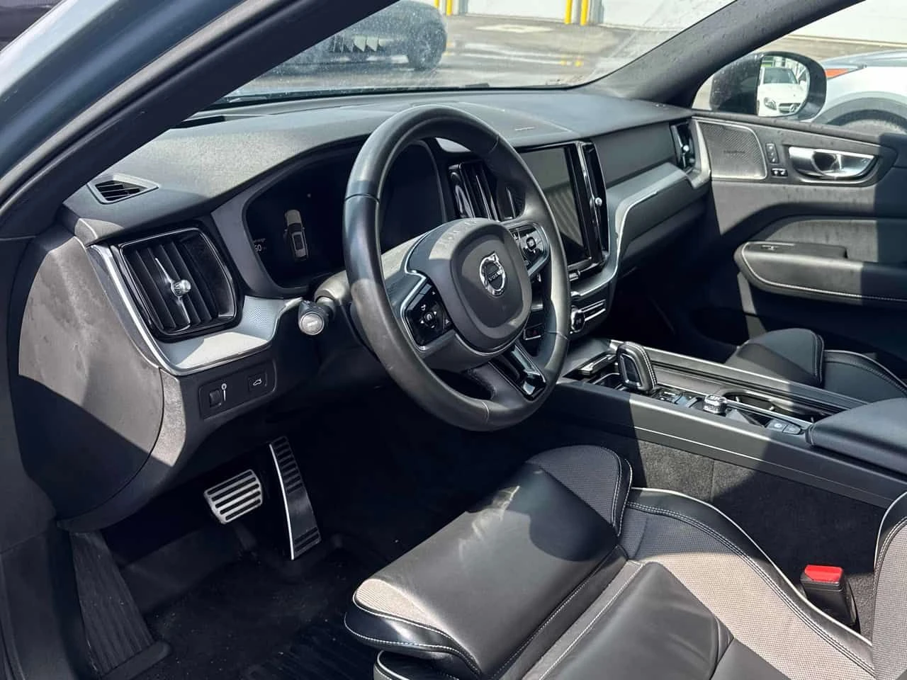 Volvo XC60  R Design / DISTRONIC / 360 / КЛИП НА МОТОРА , снимка 14 - Автомобили и джипове - 54156312