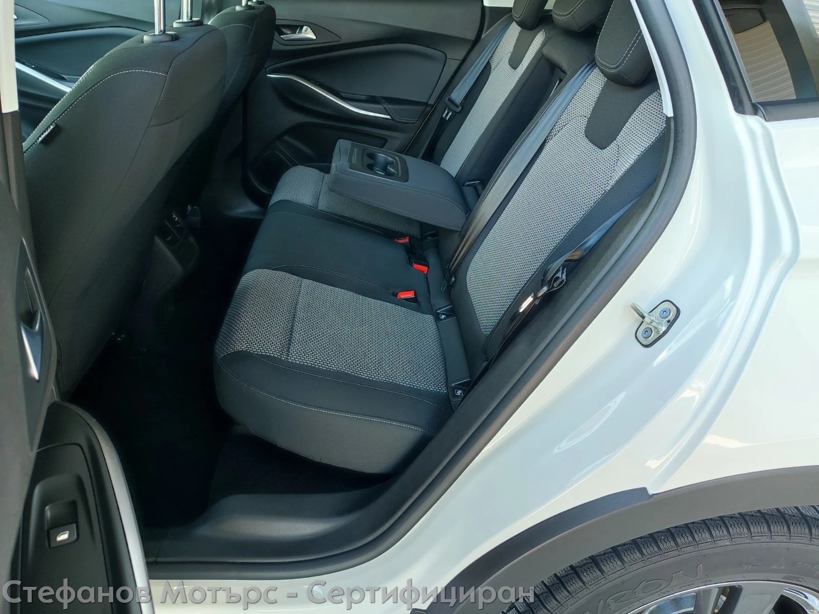 Opel Grandland X Business Edition 1.2 Бензин (130hp) MT6 , снимка 13 - Автомобили и джипове - 55363375
