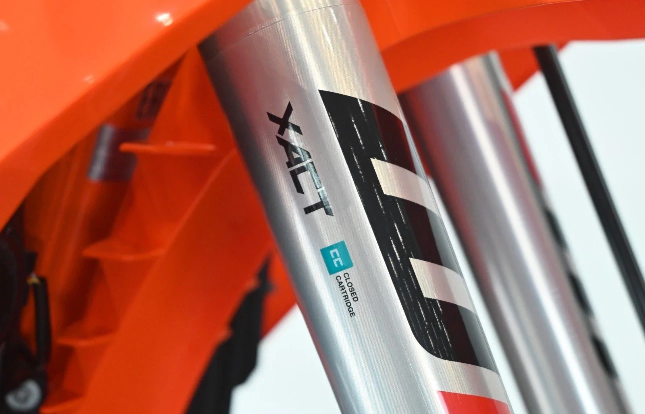 Ktm EXC 300 TBI SIXDAYS 2025 - изображение 6