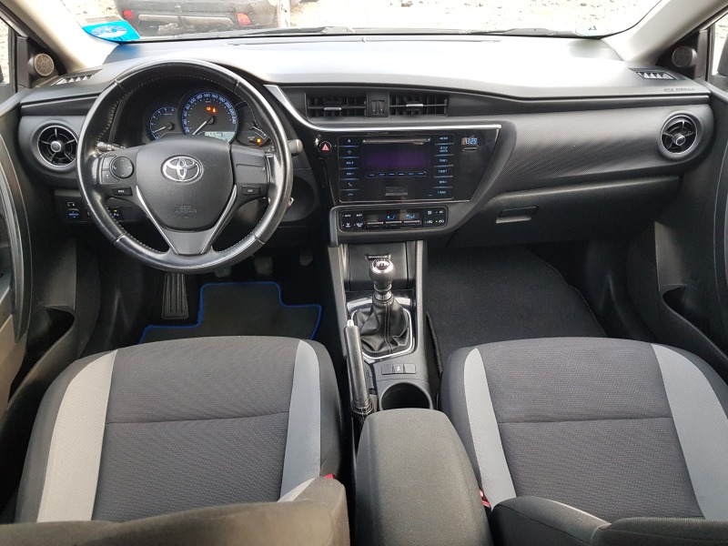 Toyota Auris 1.4 D-4D, снимка 12 - Автомобили и джипове - 44783396