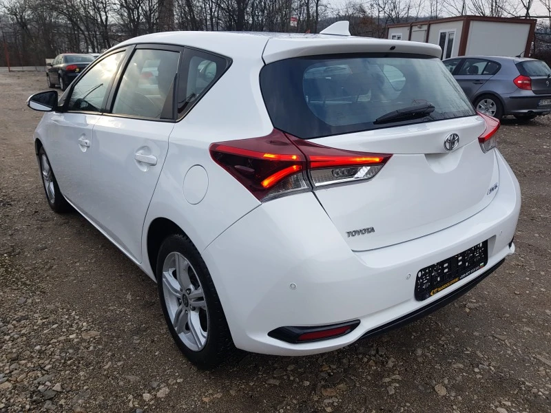 Toyota Auris 1.4 D-4D, снимка 6 - Автомобили и джипове - 44783396