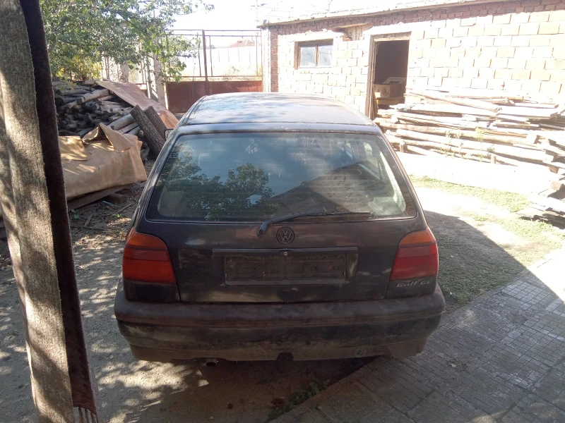 VW Golf 1.8 MONO, снимка 5 - Автомобили и джипове - 47386552