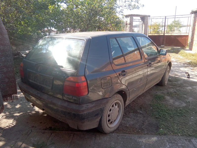 VW Golf 1.8 MONO, снимка 4 - Автомобили и джипове - 47386552