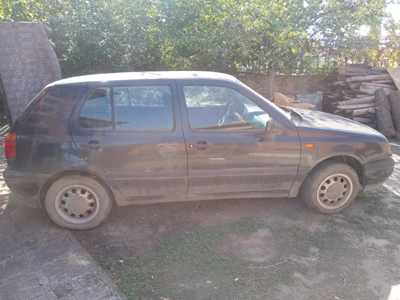 VW Golf 1.8 MONO, снимка 3 - Автомобили и джипове - 47386552