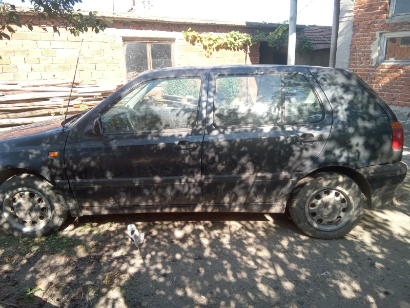 VW Golf 1.8 MONO, снимка 7 - Автомобили и джипове - 47386552