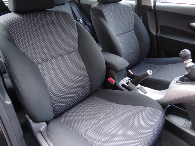 Toyota Auris 1.4 d4d-90k.c. / Facelift / Климатроник / Euro-5 /, снимка 11 - Автомобили и джипове - 50024175