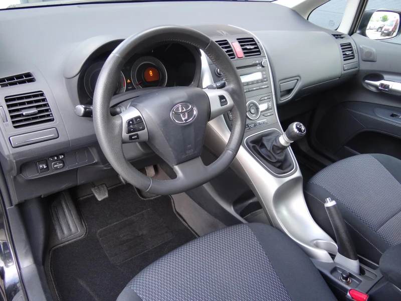 Toyota Auris 1.4 d4d-90k.c. / Facelift / Климатроник / Euro-5 /, снимка 8 - Автомобили и джипове - 50024175