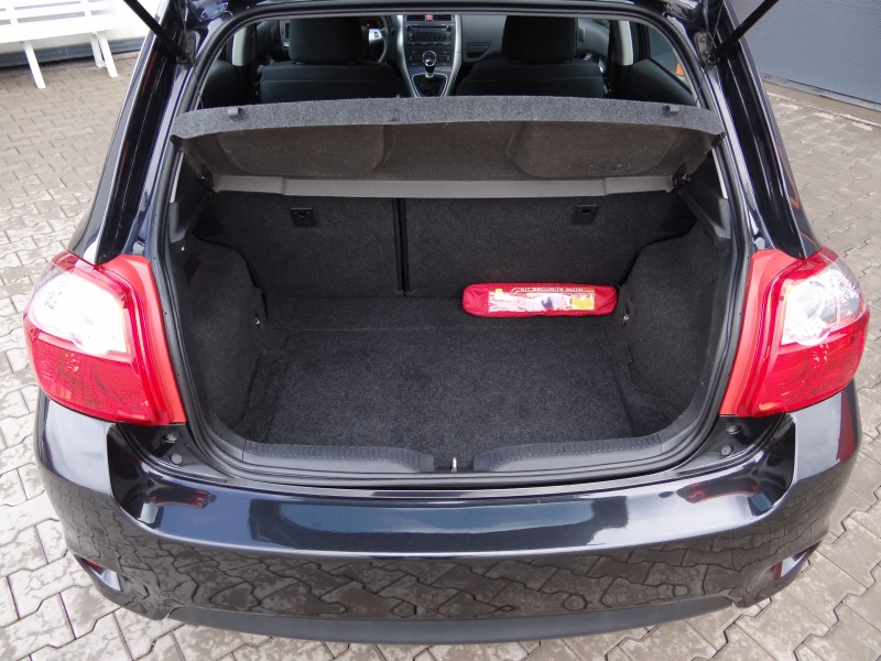 Toyota Auris 1.4 d4d-90k.c. / Facelift / Климатроник / Euro-5 /, снимка 15 - Автомобили и джипове - 50024175