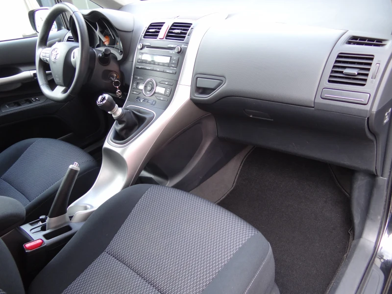 Toyota Auris 1.4 d4d-90k.c. / Facelift / Климатроник / Euro-5 /, снимка 10 - Автомобили и джипове - 50024175