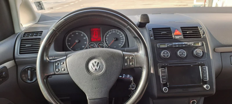 VW Touran, снимка 13 - Автомобили и джипове - 53020946
