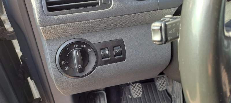 VW Touran, снимка 12 - Автомобили и джипове - 53020946