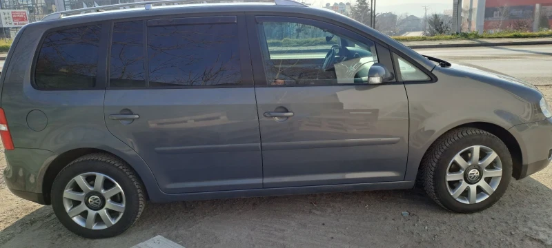 VW Touran, снимка 7 - Автомобили и джипове - 53020946