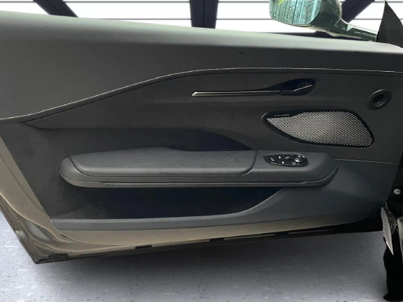 Aston Martin V8 Vantage = Black Pack = Гаранция - изображение 5