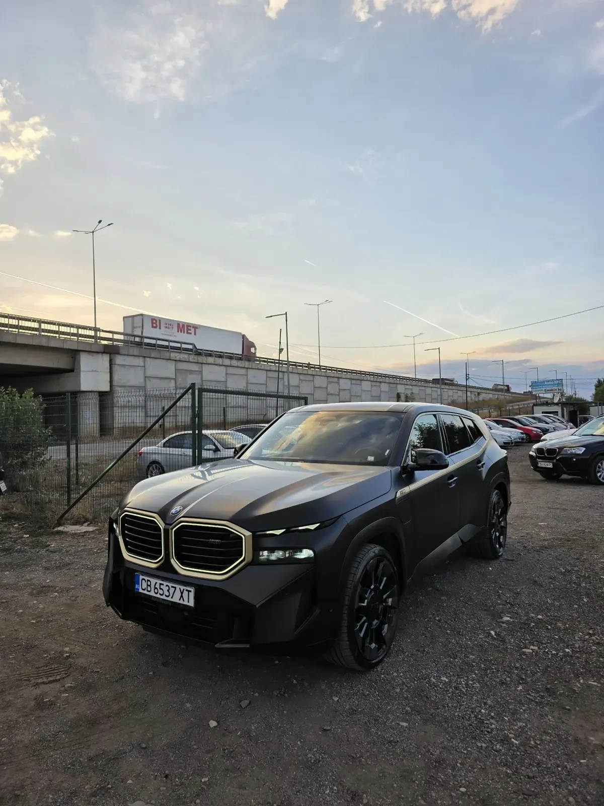 BMW XM  гаранционен хибрид бензин full екстри за модела - изображение 2
